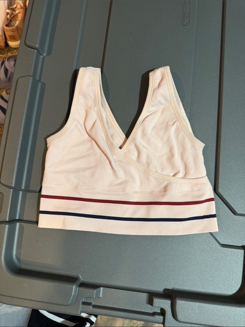 Zyia Light Pink Ribbed V‑Neck Sports Bralette with Stripe Detail
